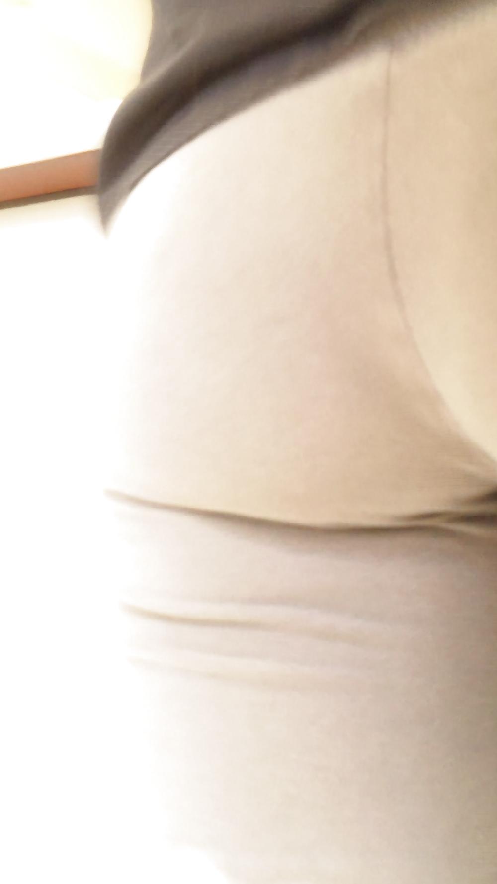 25P Teen ass & butt in sweatpants