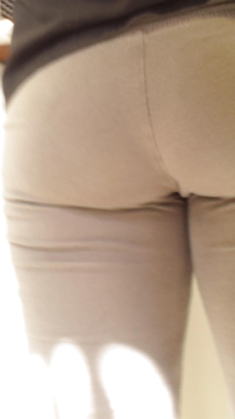 25P Teen ass & butt in sweatpants