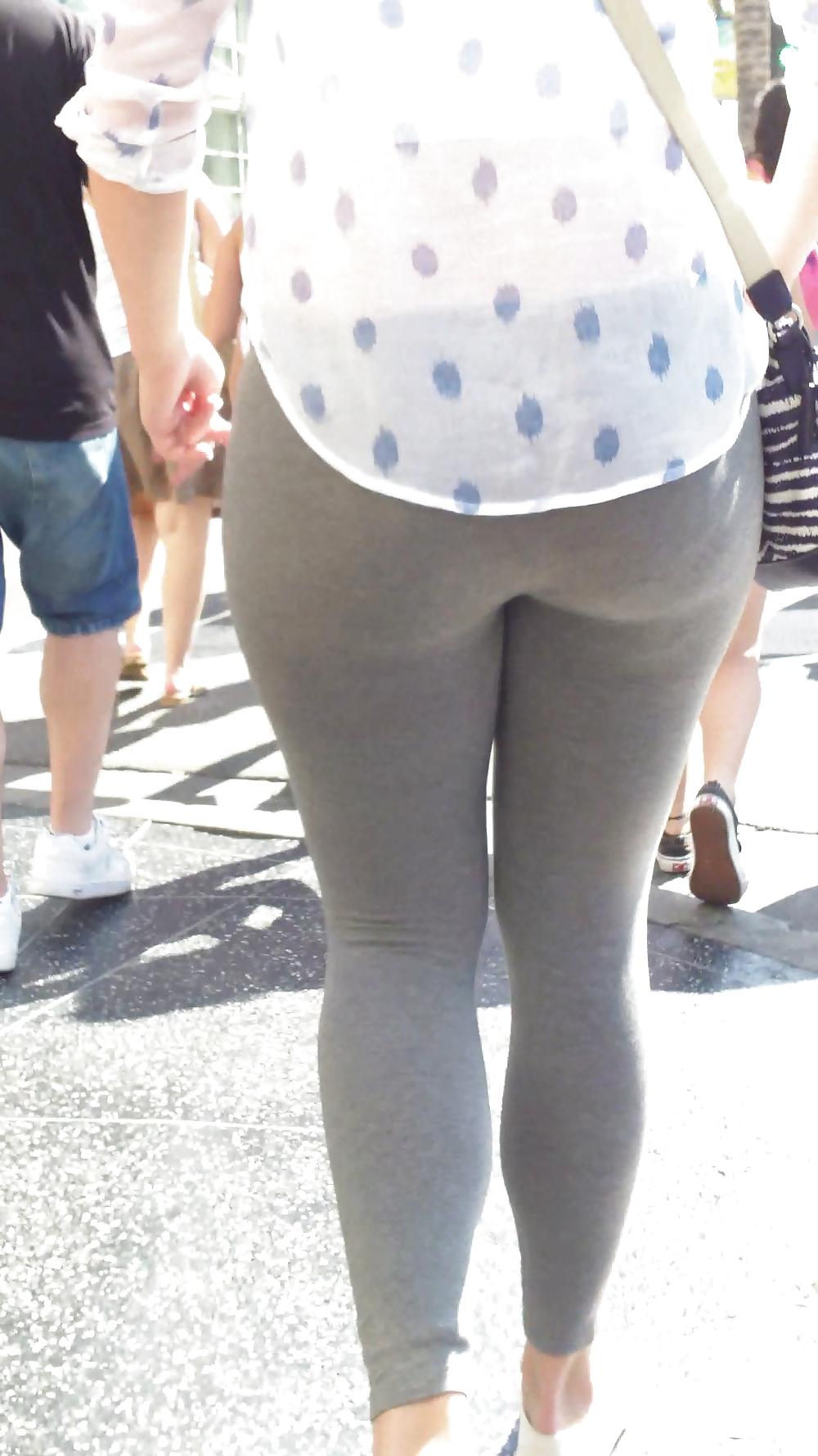 25P Teen ass & butt in sweatpants