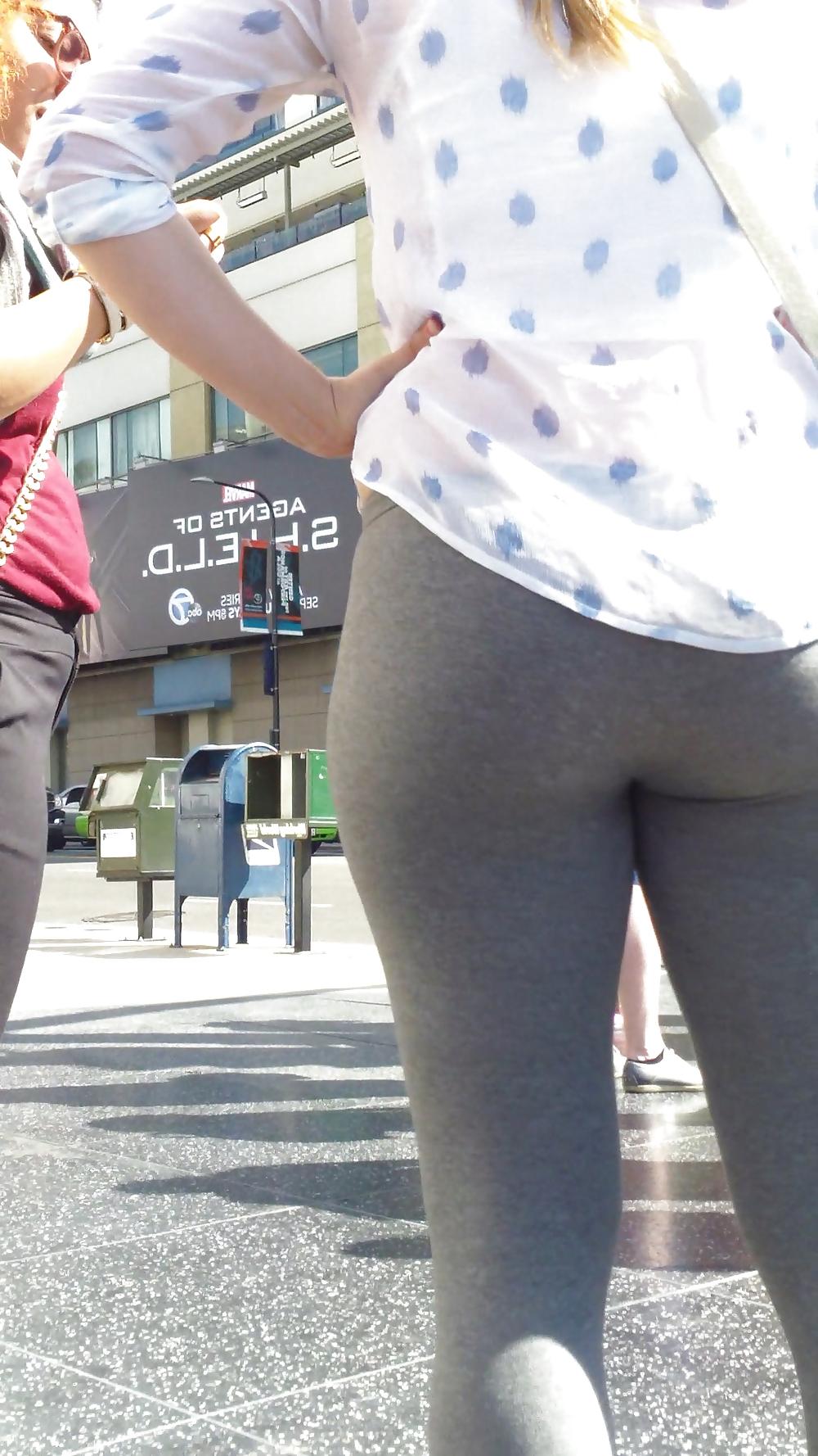 25P Teen ass & butt in sweatpants