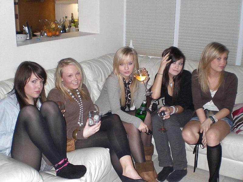 25P Teens in pantyhose (non nude)