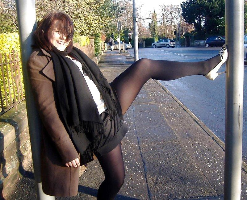 25P Teens in pantyhose (non nude)