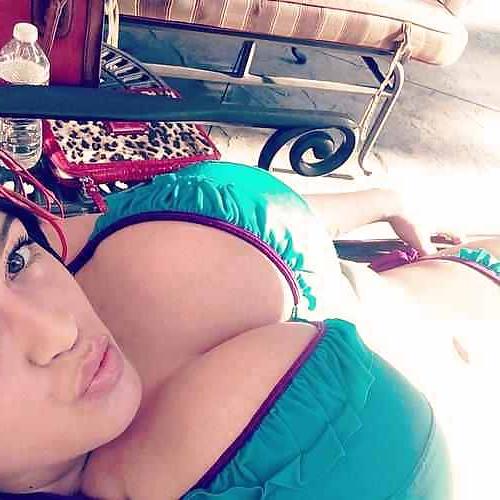 24P Non-nude busty
