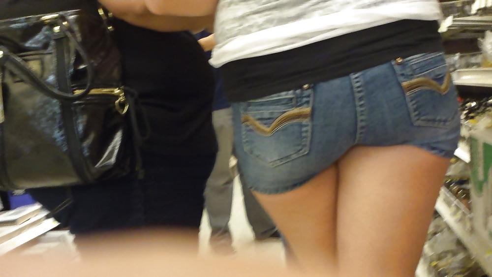 25P Nice big butt & ass up in her jean shorts 