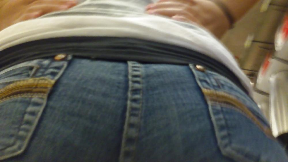 25P Nice big butt & ass up in her jean shorts 