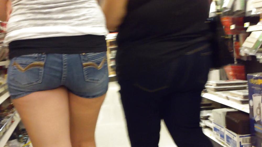 25P Nice big butt & ass up in her jean shorts 