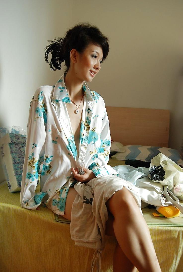 22P Asian Chick Doing Some Amateur Nude Modeling