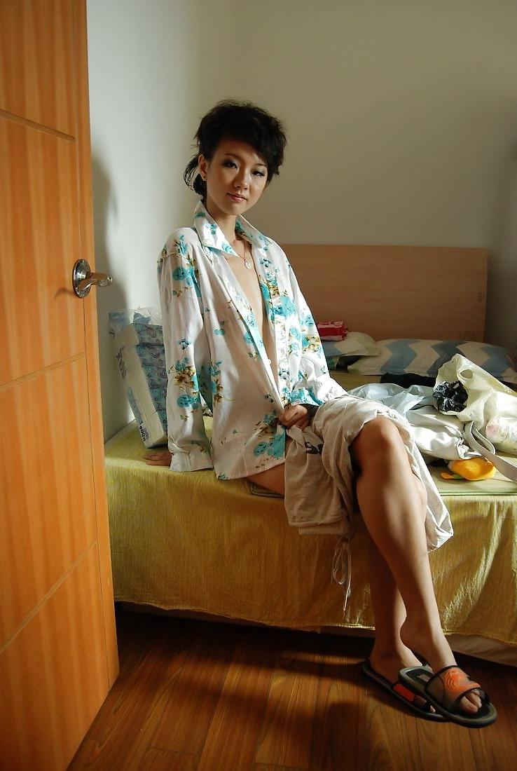 22P Asian Chick Doing Some Amateur Nude Modeling