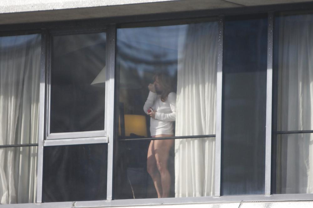10P Window voyeur