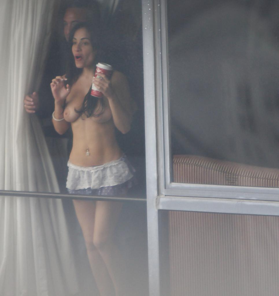 10P Window voyeur