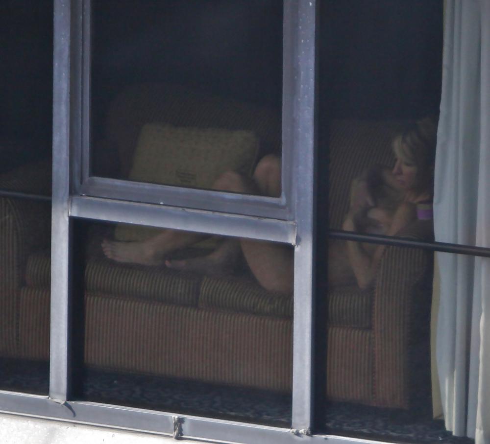 10P Window voyeur