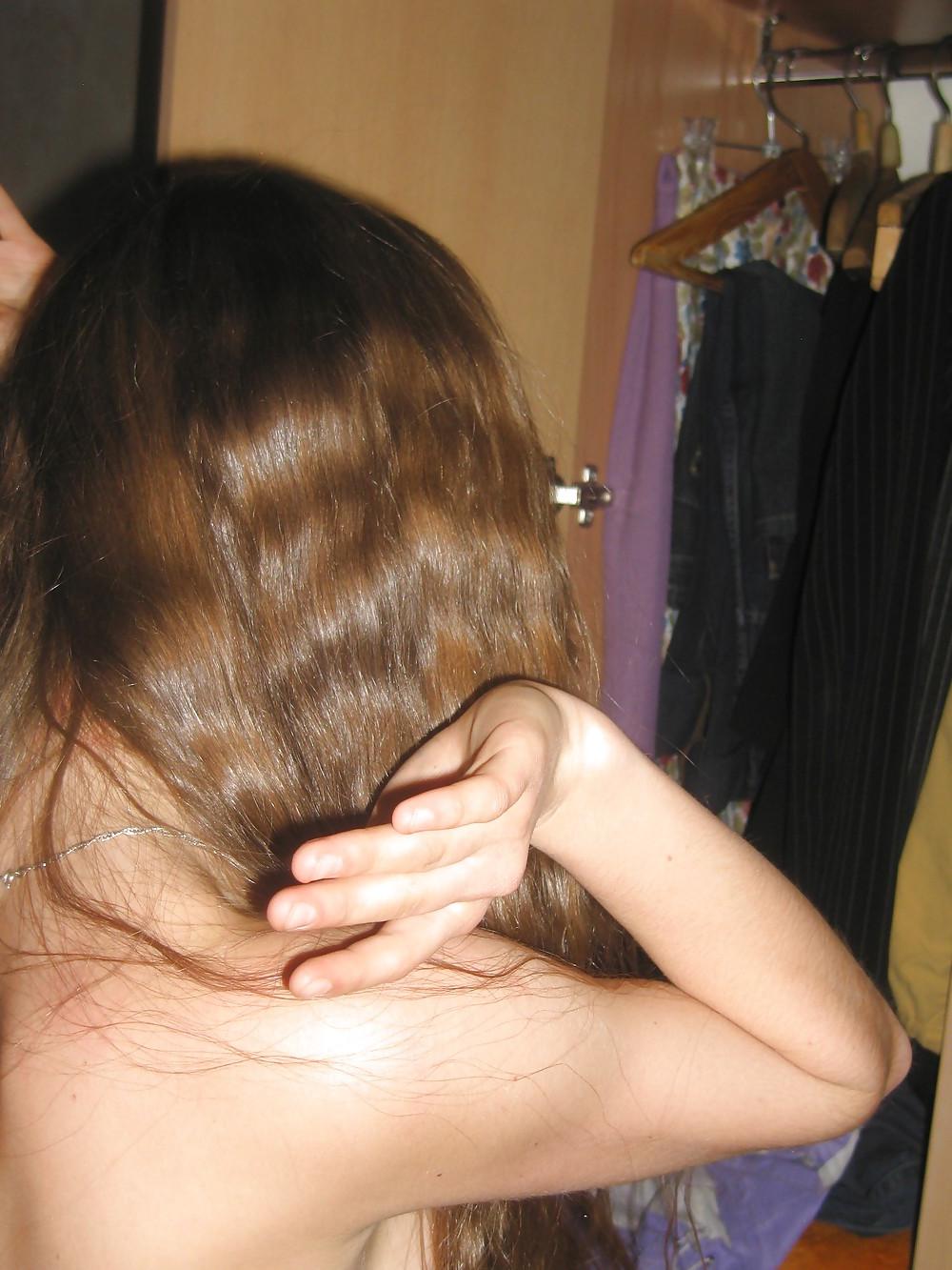 25P Brown hair girl posing
