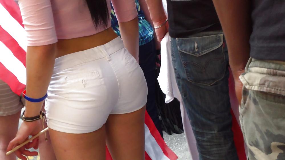 25P She has the perfect sexy butt & ass 