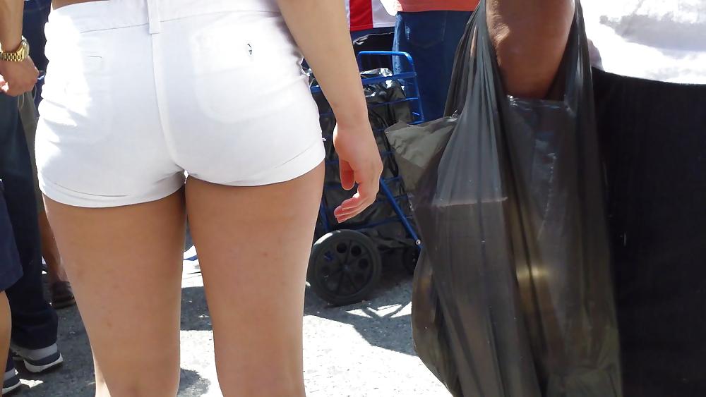 25P She has the perfect sexy butt & ass 