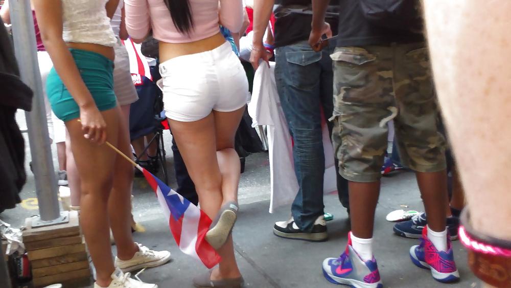 25P She has the perfect sexy butt & ass 
