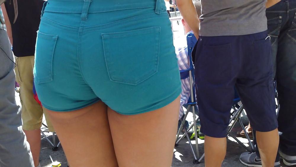 25P Two teen ass & butt in sexy tight shorts 