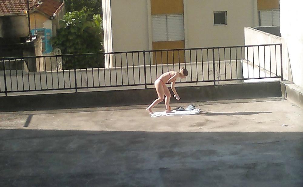 25P SDRUWS2 -  NEIGHBORHOOD VOYEUR