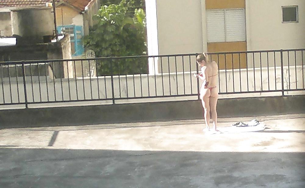 25P SDRUWS2 -  NEIGHBORHOOD VOYEUR