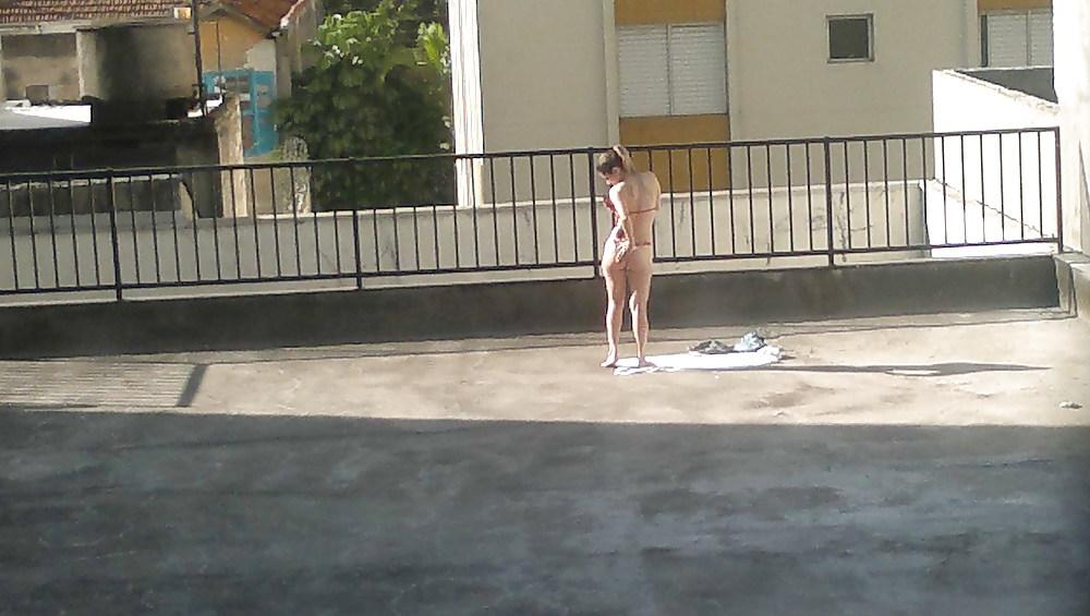 25P SDRUWS2 -  NEIGHBORHOOD VOYEUR