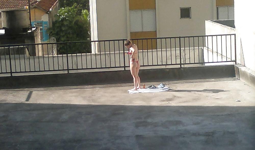 25P SDRUWS2 -  NEIGHBORHOOD VOYEUR