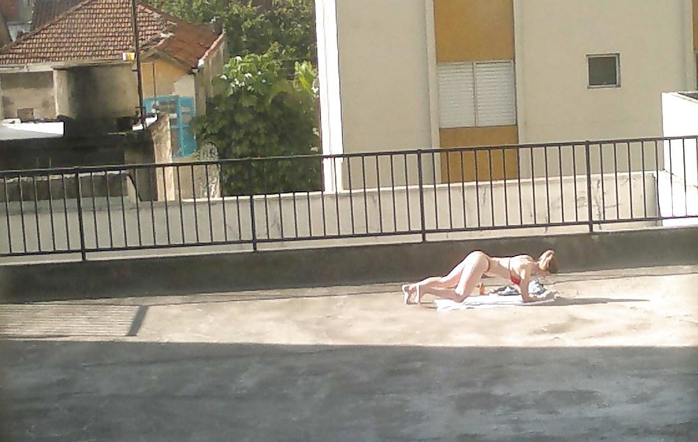 25P SDRUWS2 -  NEIGHBORHOOD VOYEUR