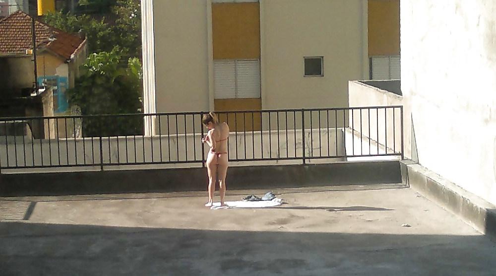 25P SDRUWS2 -  NEIGHBORHOOD VOYEUR