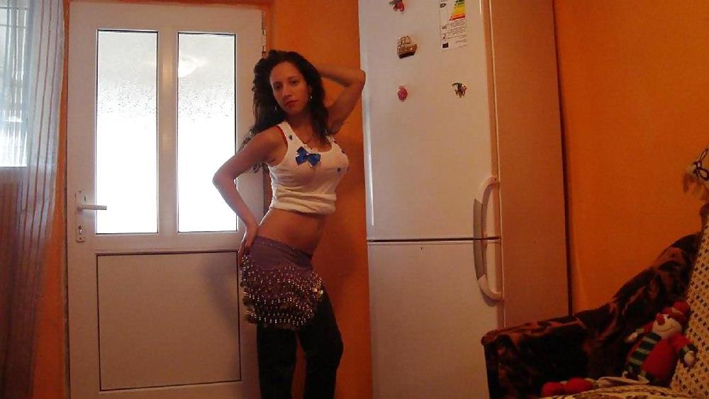 24P Romanian girl: violeta