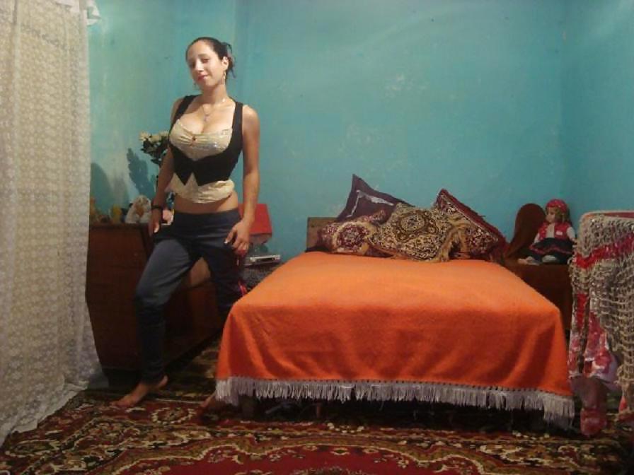 24P Romanian girl: violeta