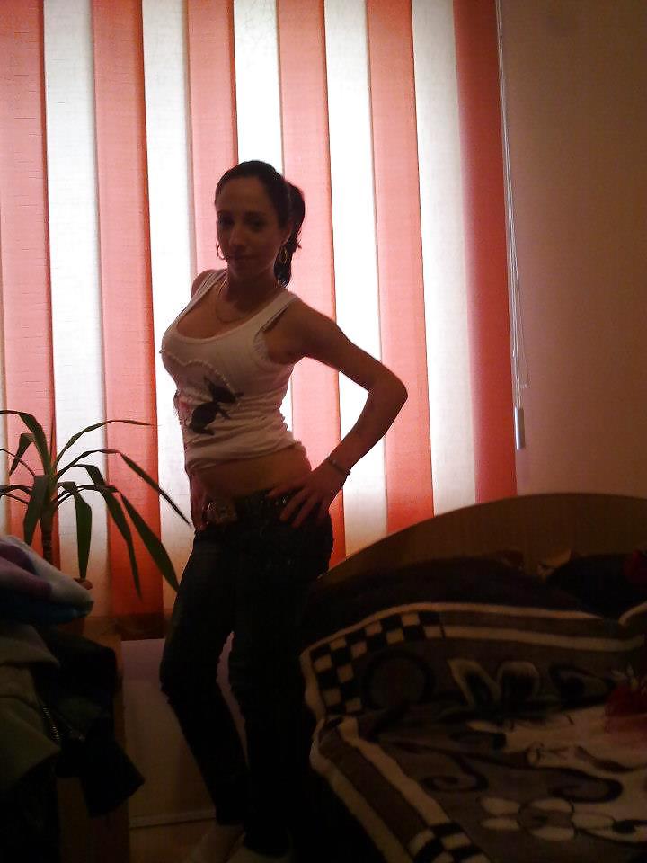 24P Romanian girl: violeta