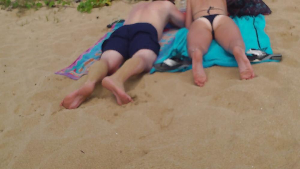 16P Girls at the beach butt & ass in bikini's
