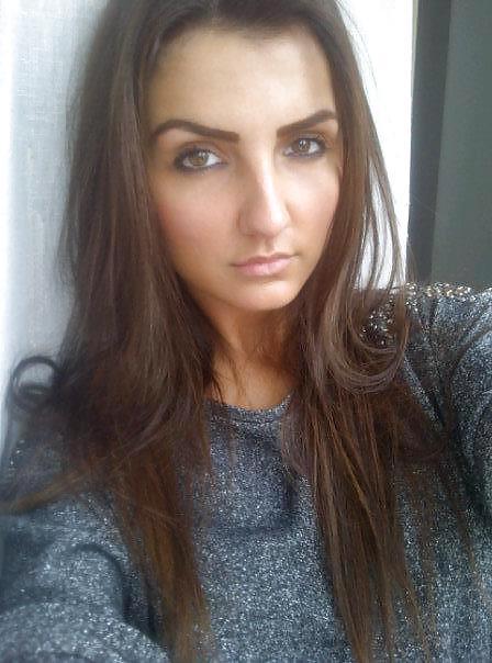 10P Romanian girl: mari
