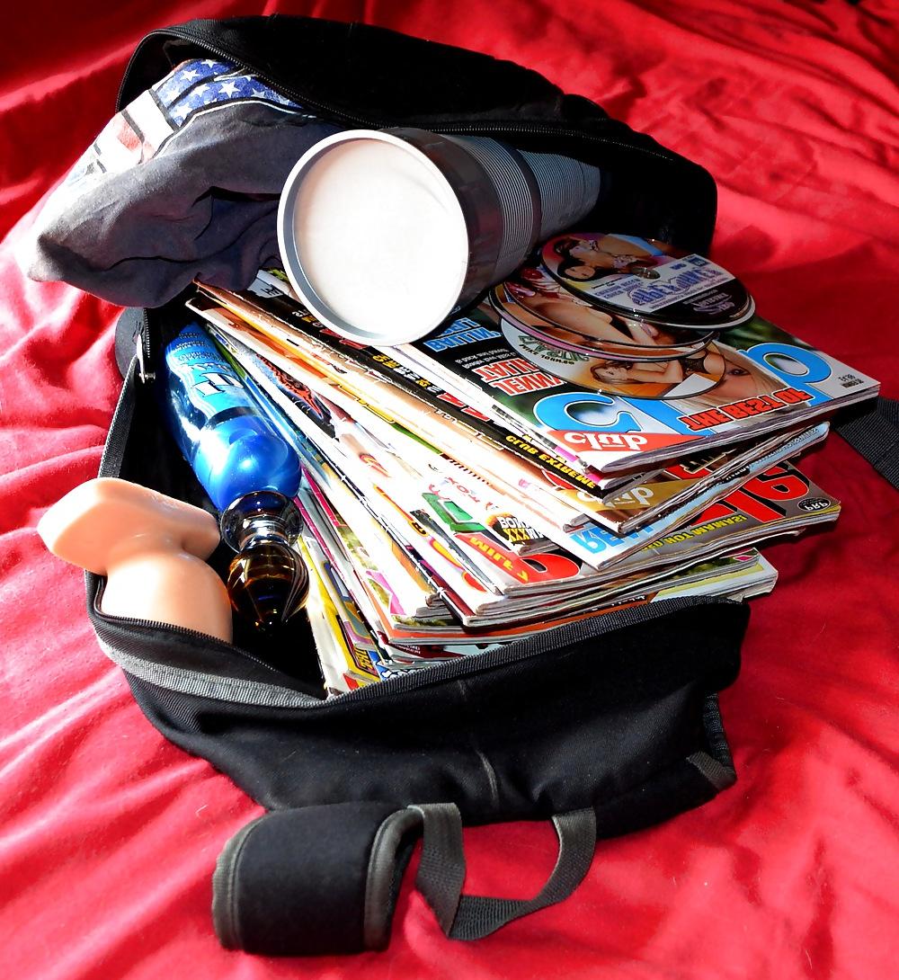 6P Porn addict packs for vacation