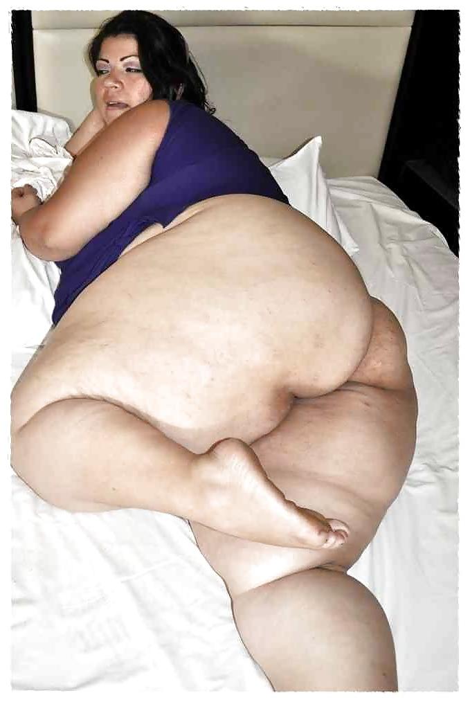 25P BIG Round & FAT Asses on the Bed! #1