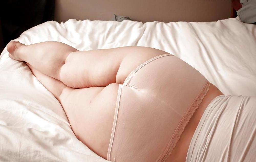25P BIG Round & FAT Asses on the Bed! #1