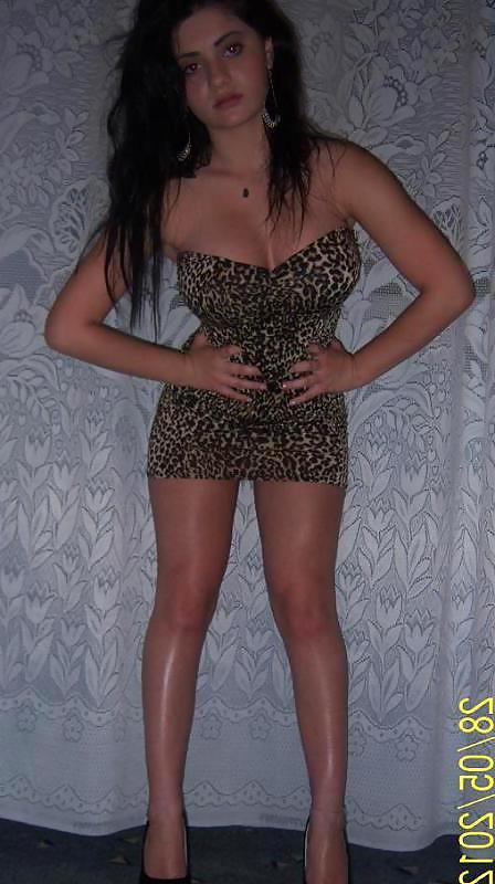 8P Romanian girl: andreea