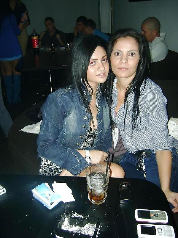 8P Romanian girl: andreea