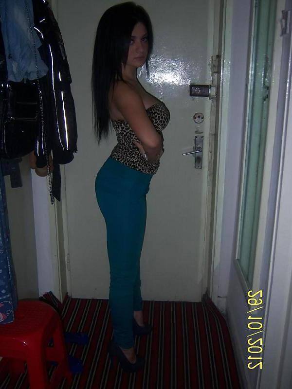 8P Romanian girl: andreea