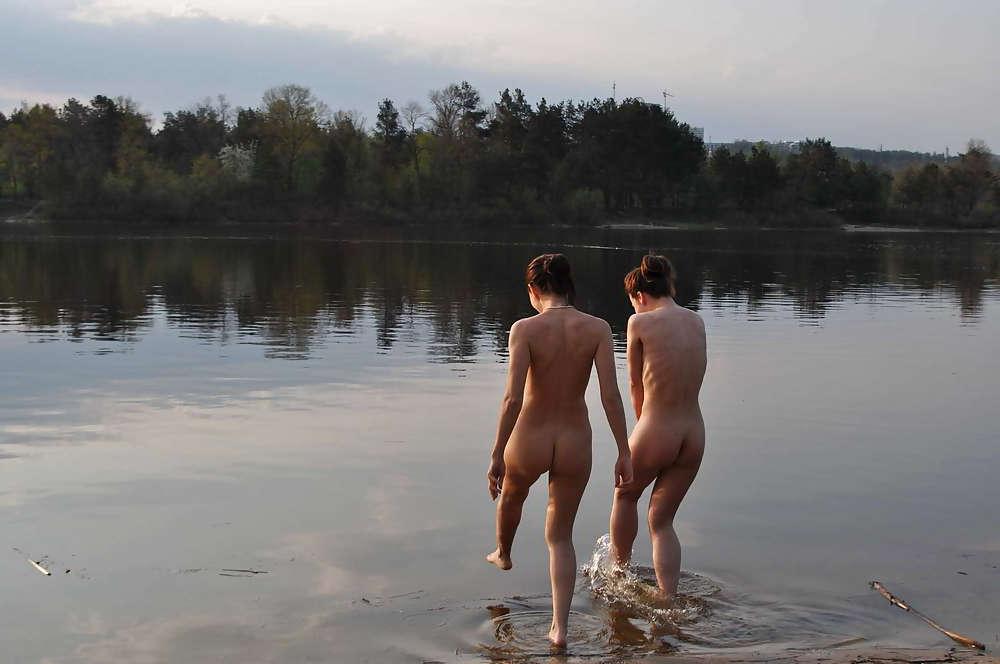 25P Quartet nude on vacation