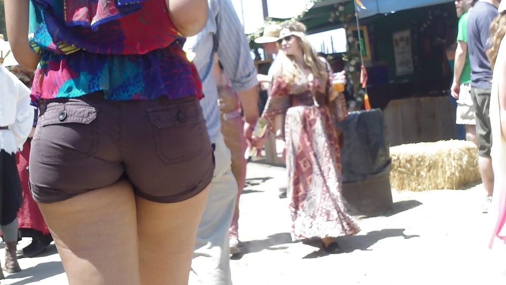 19P Nice big bubble butt & ass in short pants 