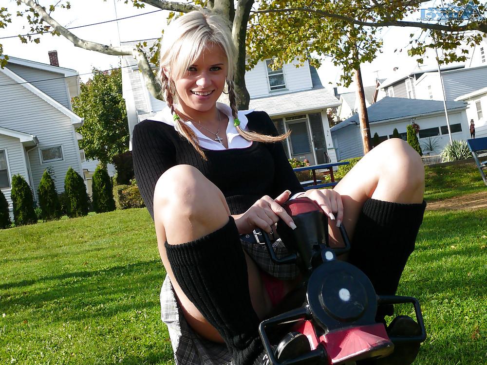 25P Upskirt 4