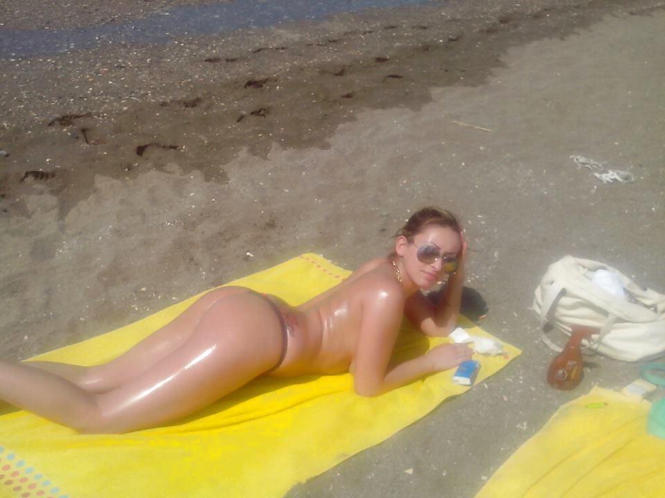 14P Romanian girl: simona