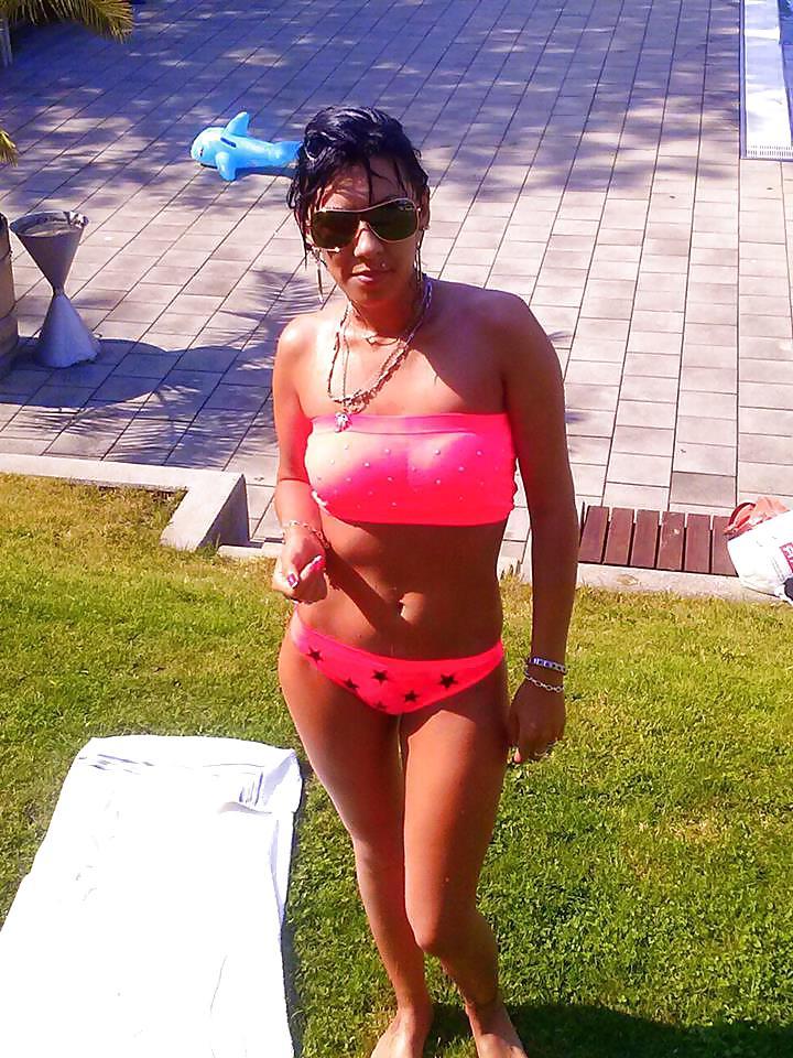 14P Romanian women: florina