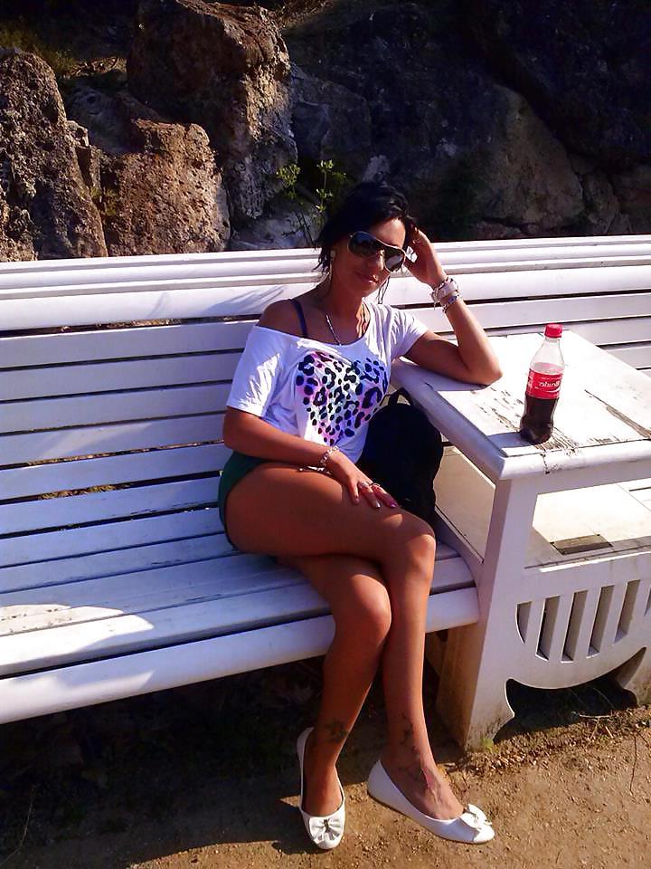 14P Romanian women: florina
