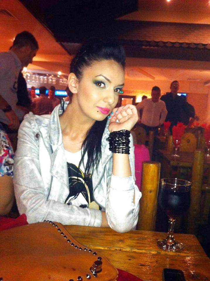 14P Romanian girl: Mari