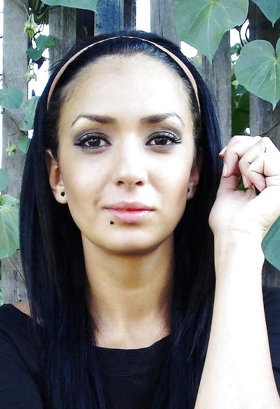 14P Romanian girl: Mari