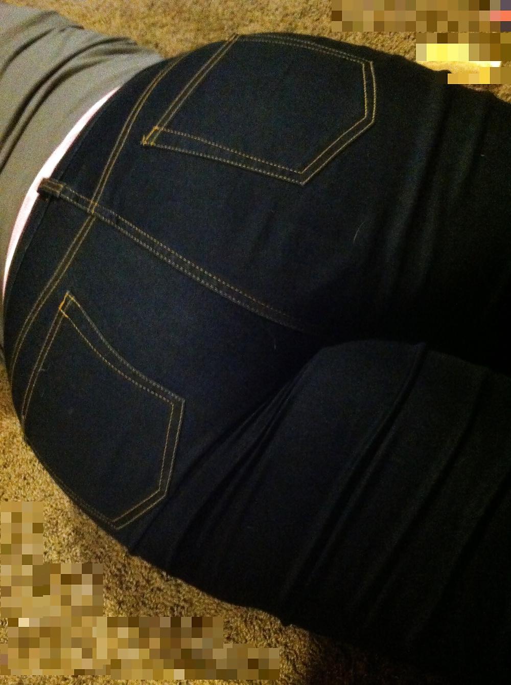 5P Phat ass in tight jeans