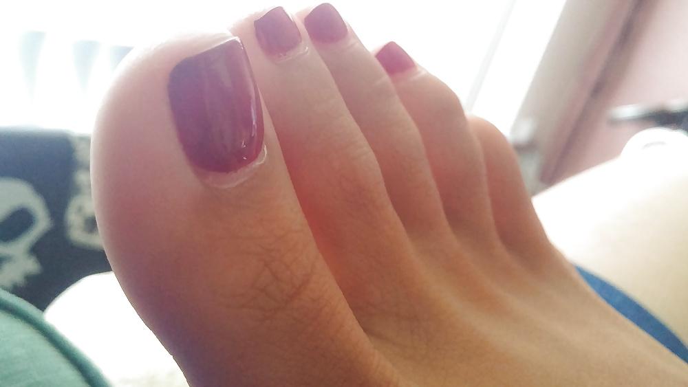 25P Asian legs and feet