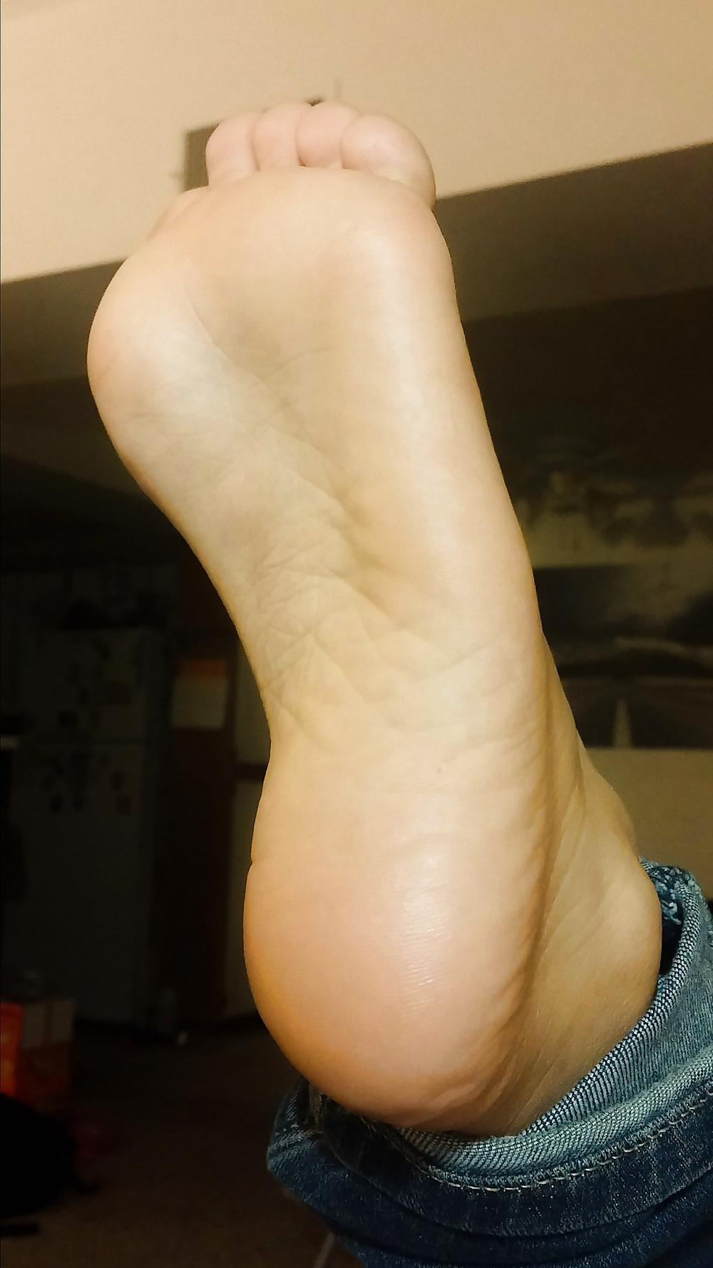 25P Asian legs and feet