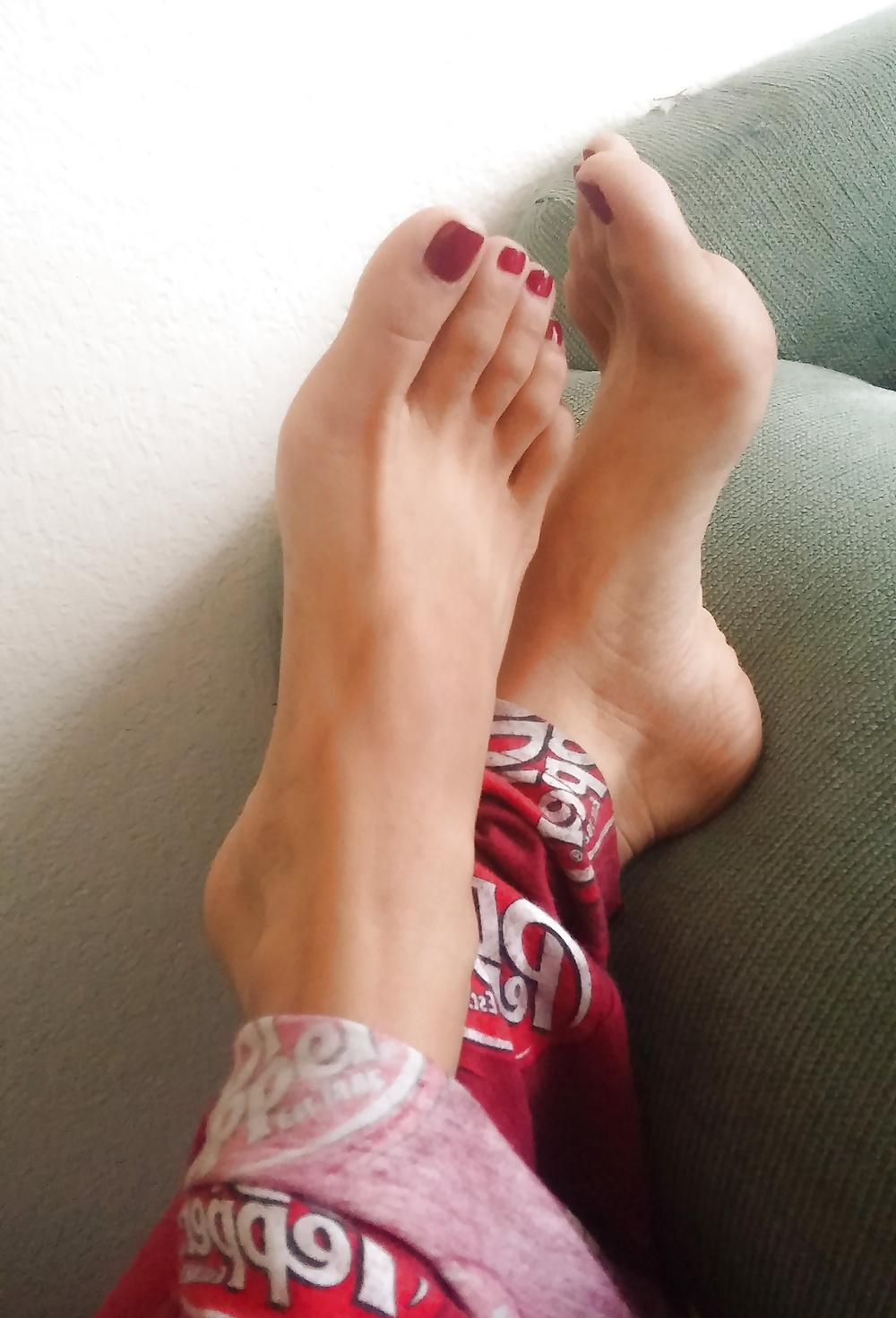 25P Asian legs and feet