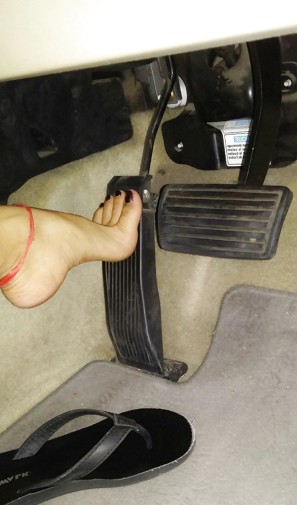 25P Asian legs and feet